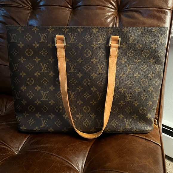 Louis Vuitton Monogram Luco Tote Shoulder Bag - Picture 4 of 10